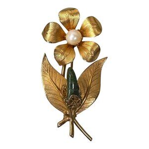 Vintage Gold-Tone Flower Daisy Brooch With Pearl Green Jade Stone Accent Spring